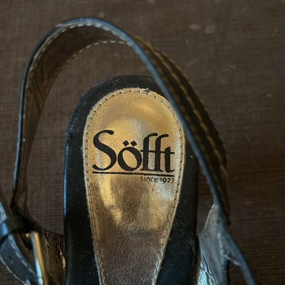 Black strappy sandal - Picture 2 of 4